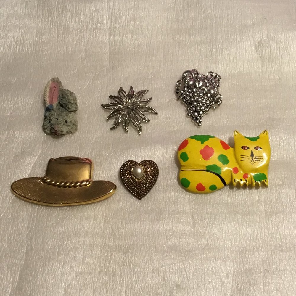 Nice lot of 6 vintage brooches